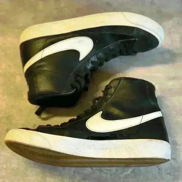 Nike Blazer Mid '77 Vintage Black Leather Sneaker Size 5.5 YOUTH - Picture 1 of 11